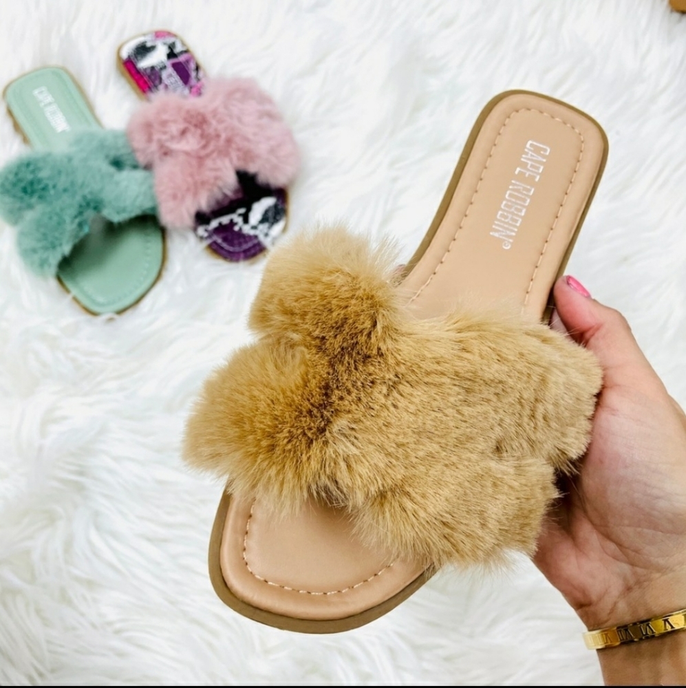 🆕️ LAST 2! Cape Robbin Fur Slides - Picture 8 of 10